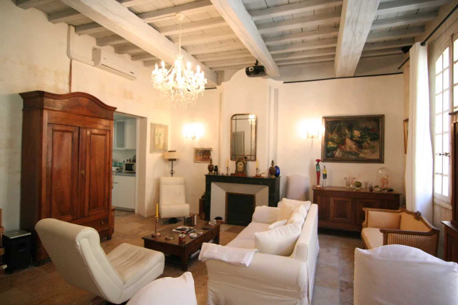 Rumah di Arles, Provence-Alpes-Cote d'Azur 10004104