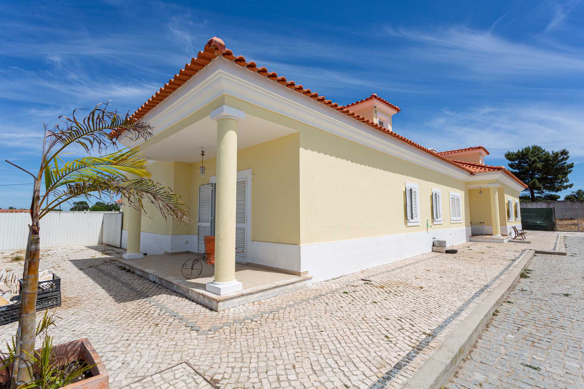 жилой дом в Quinta do Anjo, 13 Rua da Constituição 10004175