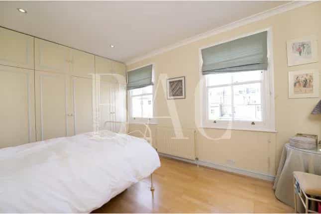 House in Fulham, Hammersmith and Fulham 10004361