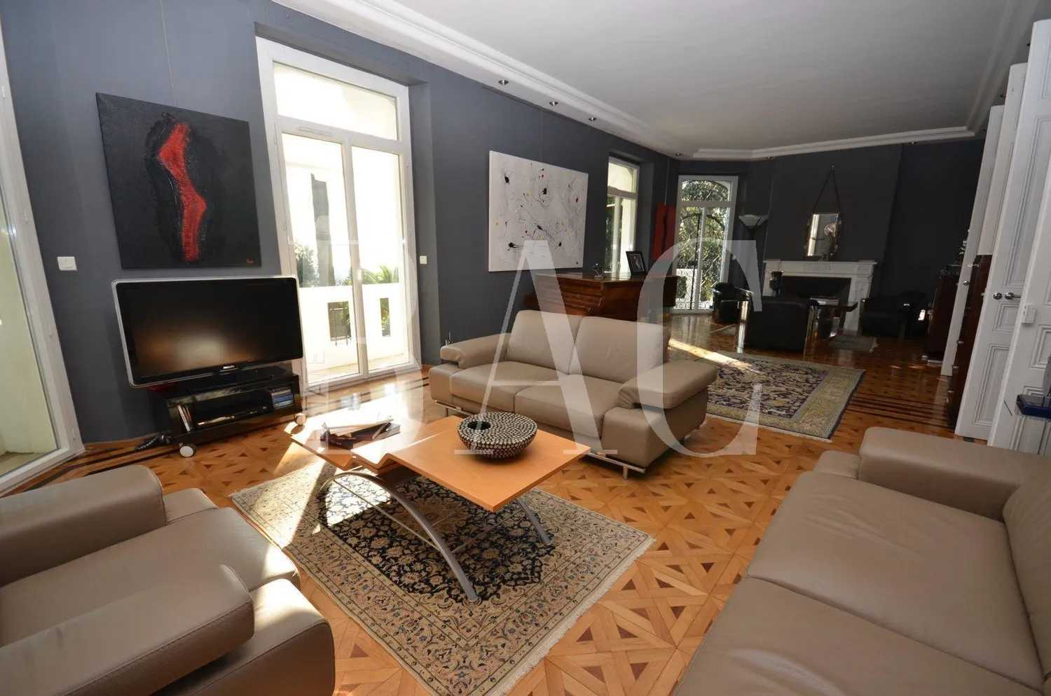 House in Cannes, Alpes-Maritimes 10004398