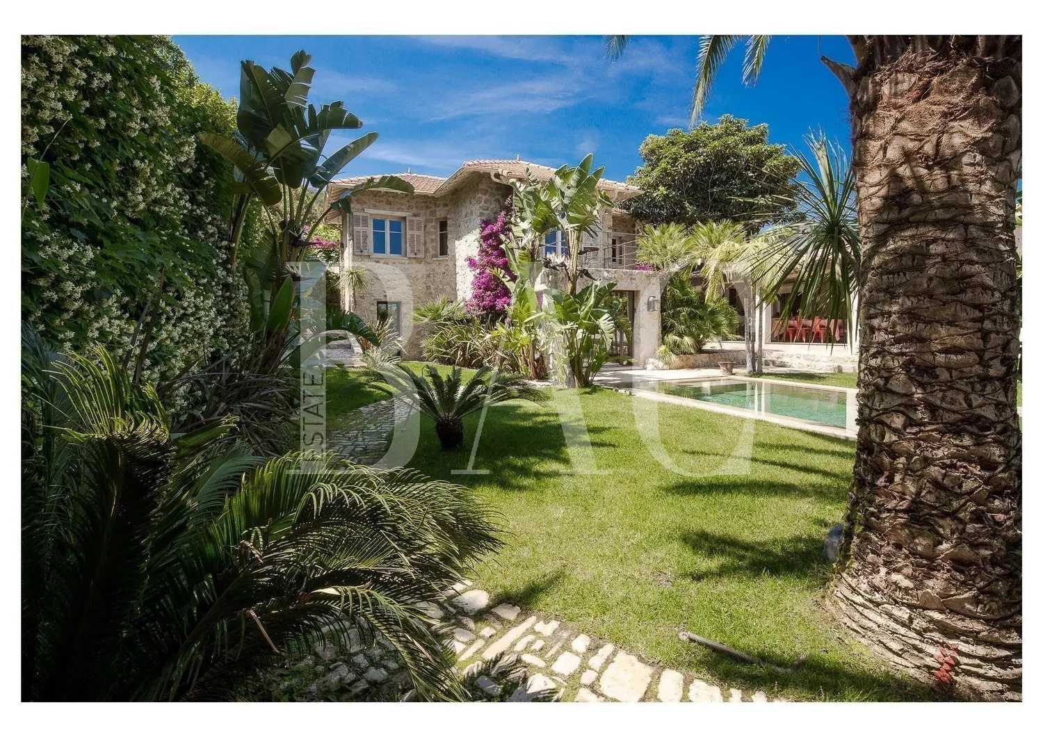 House in Cannes, Provence-Alpes-Cote d'Azur 10004409