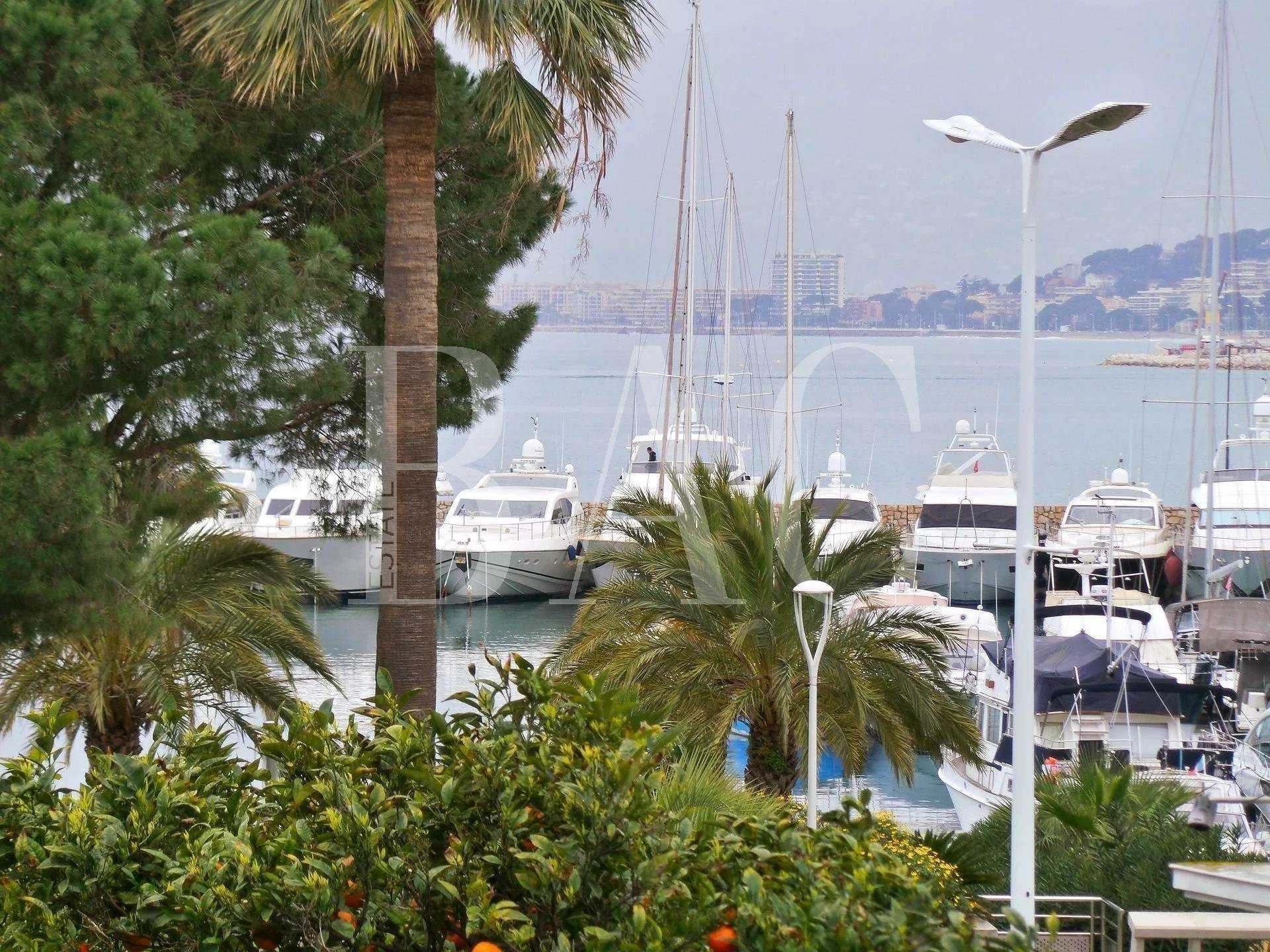 Condominium dans Cannes, Provence-Alpes-Côte d'Azur 10004419