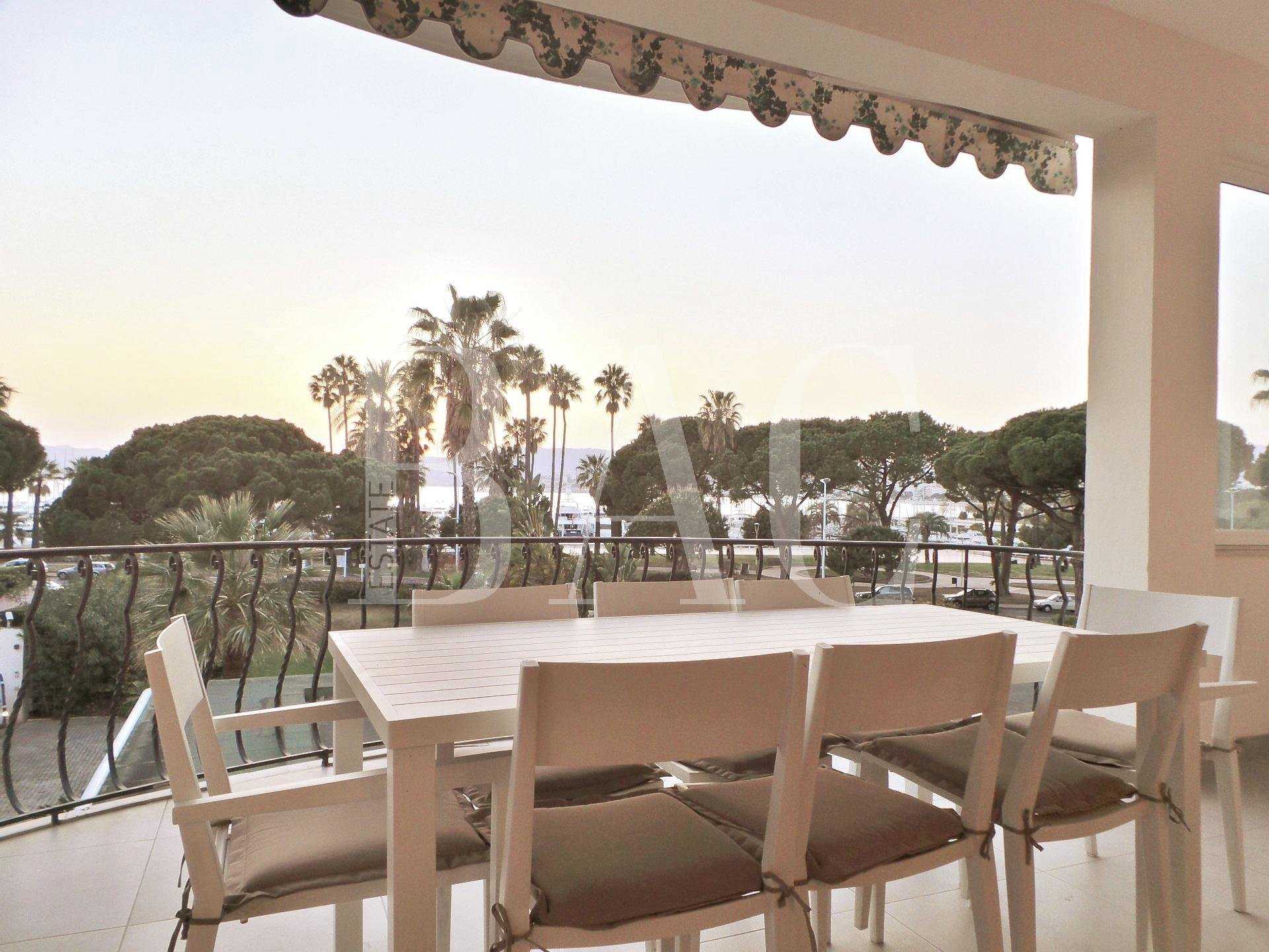 Condominium in Cannes, Provence-Alpes-Cote d'Azur 10004420