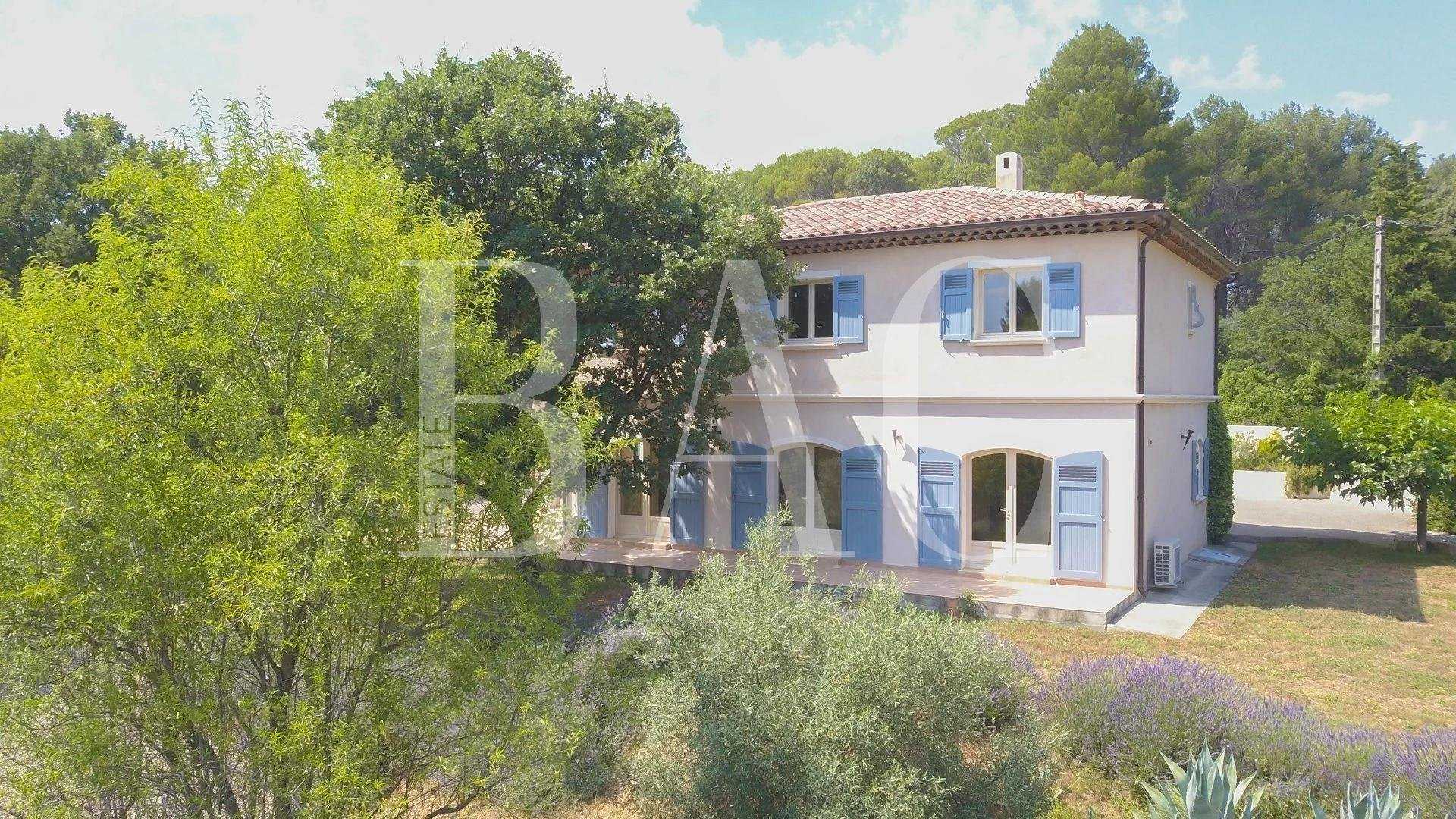 Talo sisään Draguignan, Provence-Alpes-Cote d'Azur 10004444
