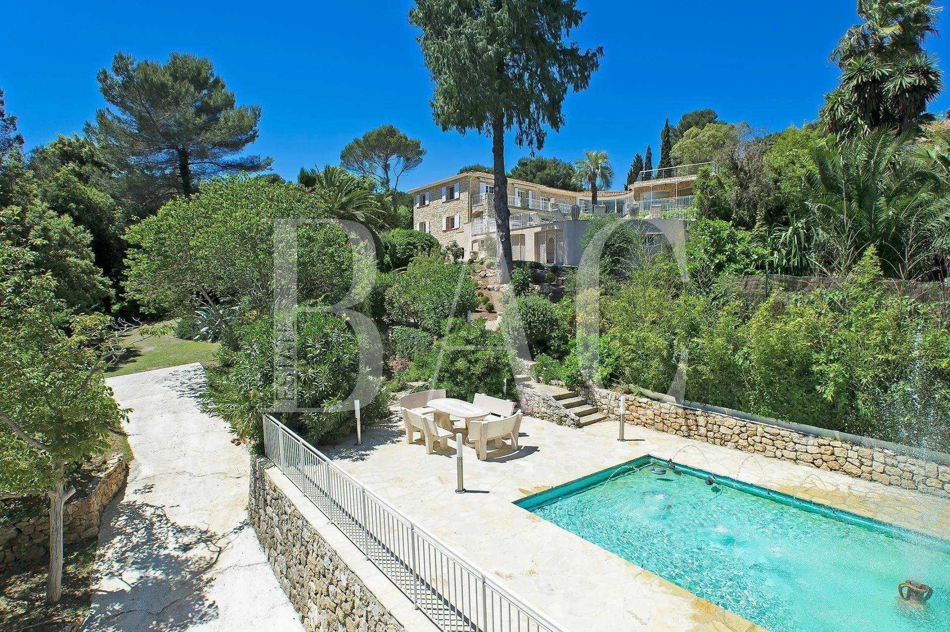 Rumah di biota, Provence-Alpes-Cote d'Azur 10004446