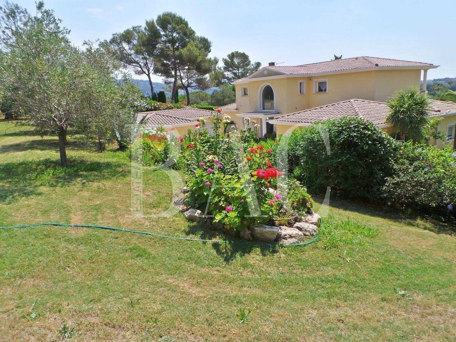 rumah dalam Mougins, Provence-Alpes-Côte d'Azur 10004448