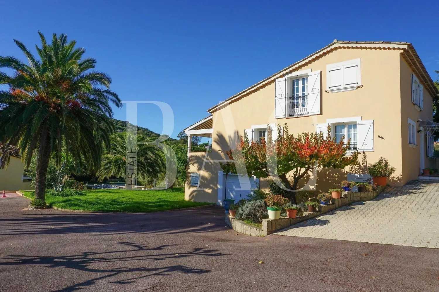 Hus i Saint-Tropez, Provence-Alpes-Cote d'Azur 10004451