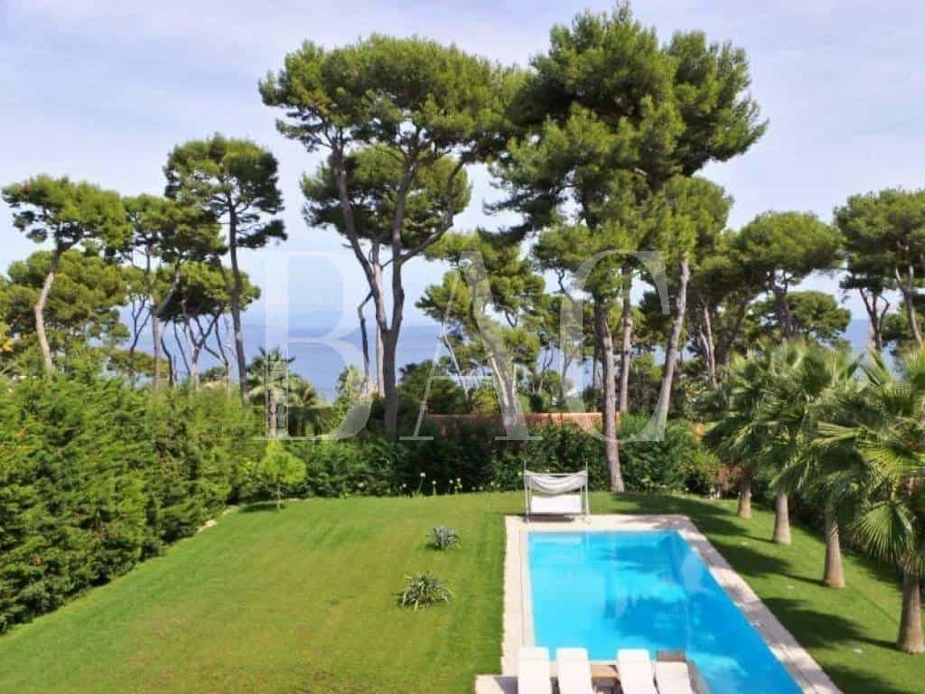 House in Antibes, Provence-Alpes-Cote d'Azur 10004458