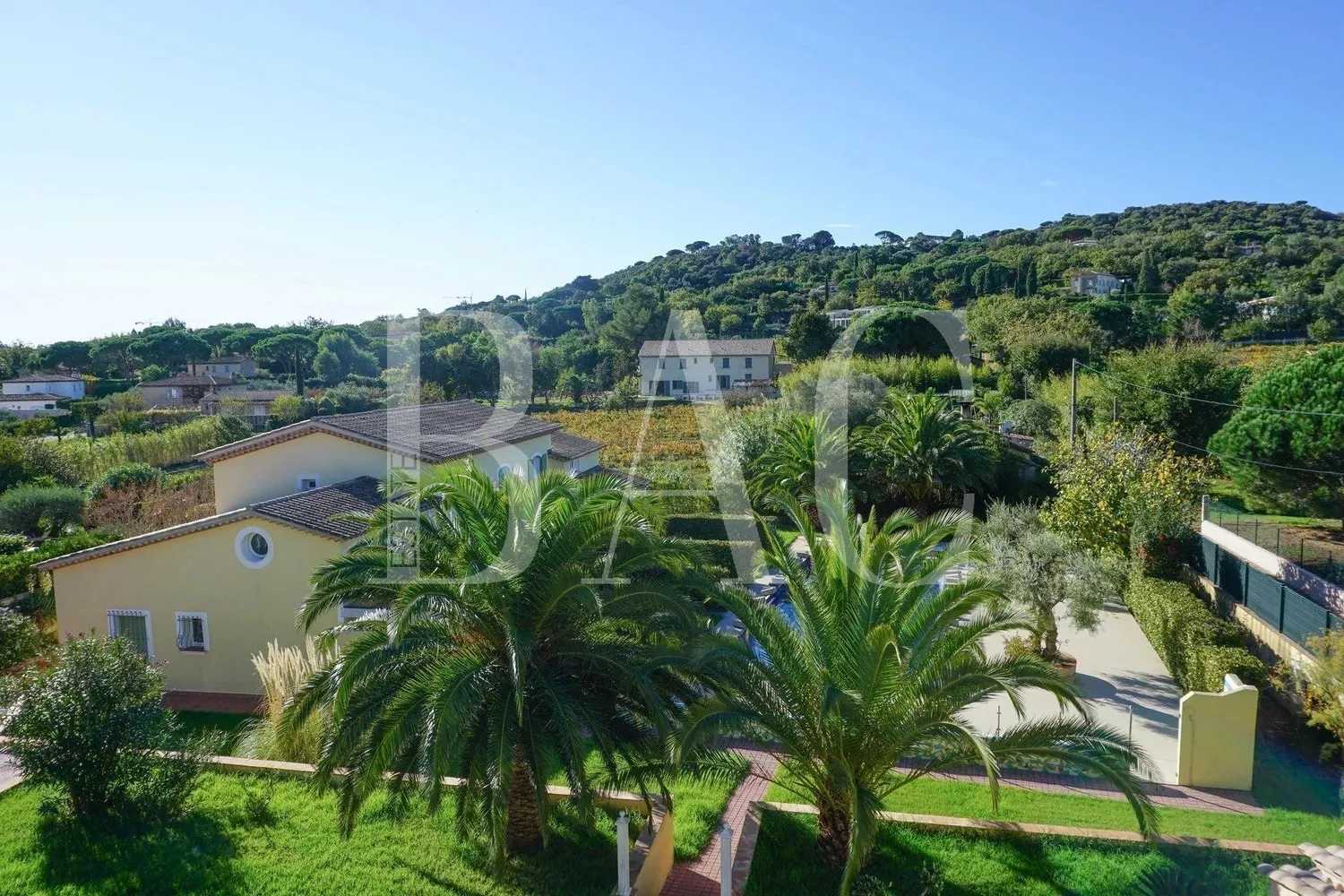 Hus i Saint-Tropez, Provence-Alpes-Cote d'Azur 10004466