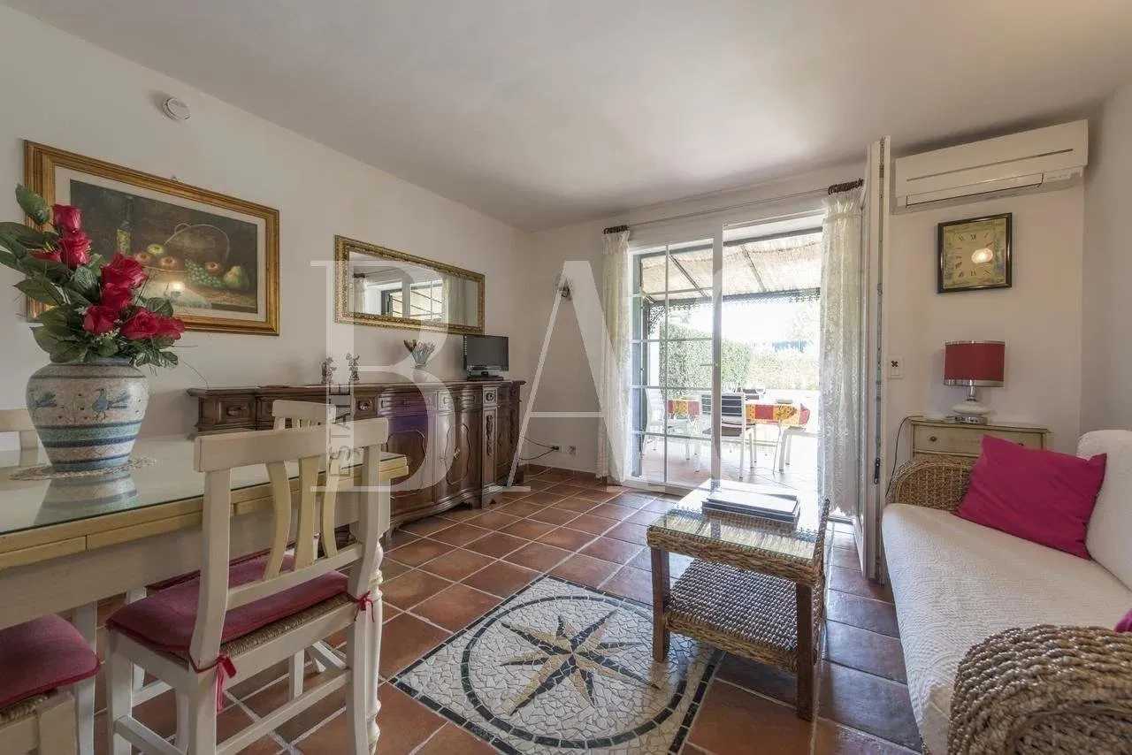 بيت في Saint-Tropez, Var 10004466