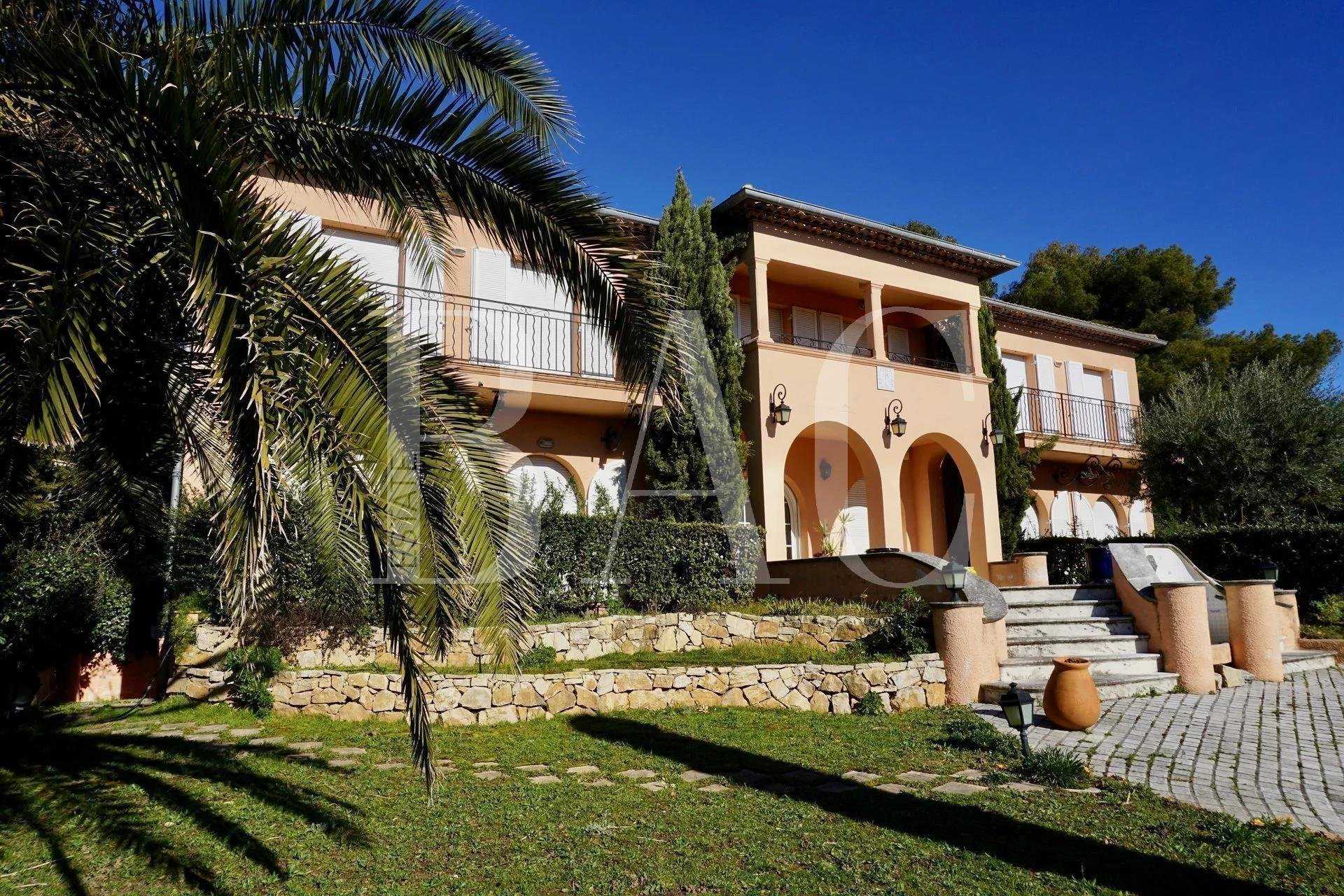 Casa nel Sainte-Maxime, Provenza-Alpi-Costa Azzurra 10004467