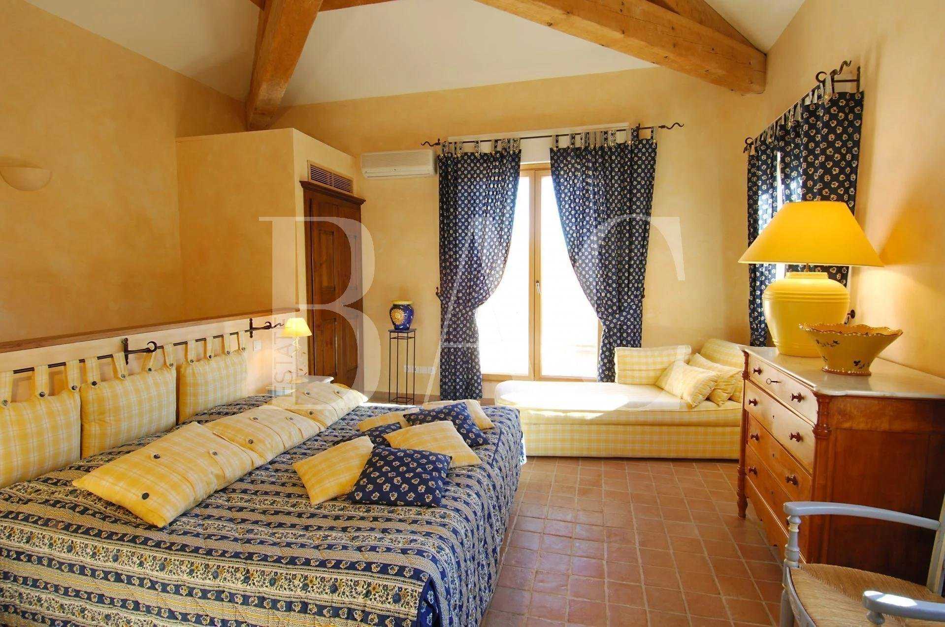 Casa nel Sainte-Maxime, Provenza-Alpi-Costa Azzurra 10004467