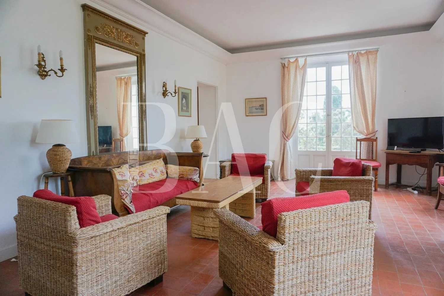 House in Theoule-sur-Mer, Provence-Alpes-Cote d'Azur 10004481