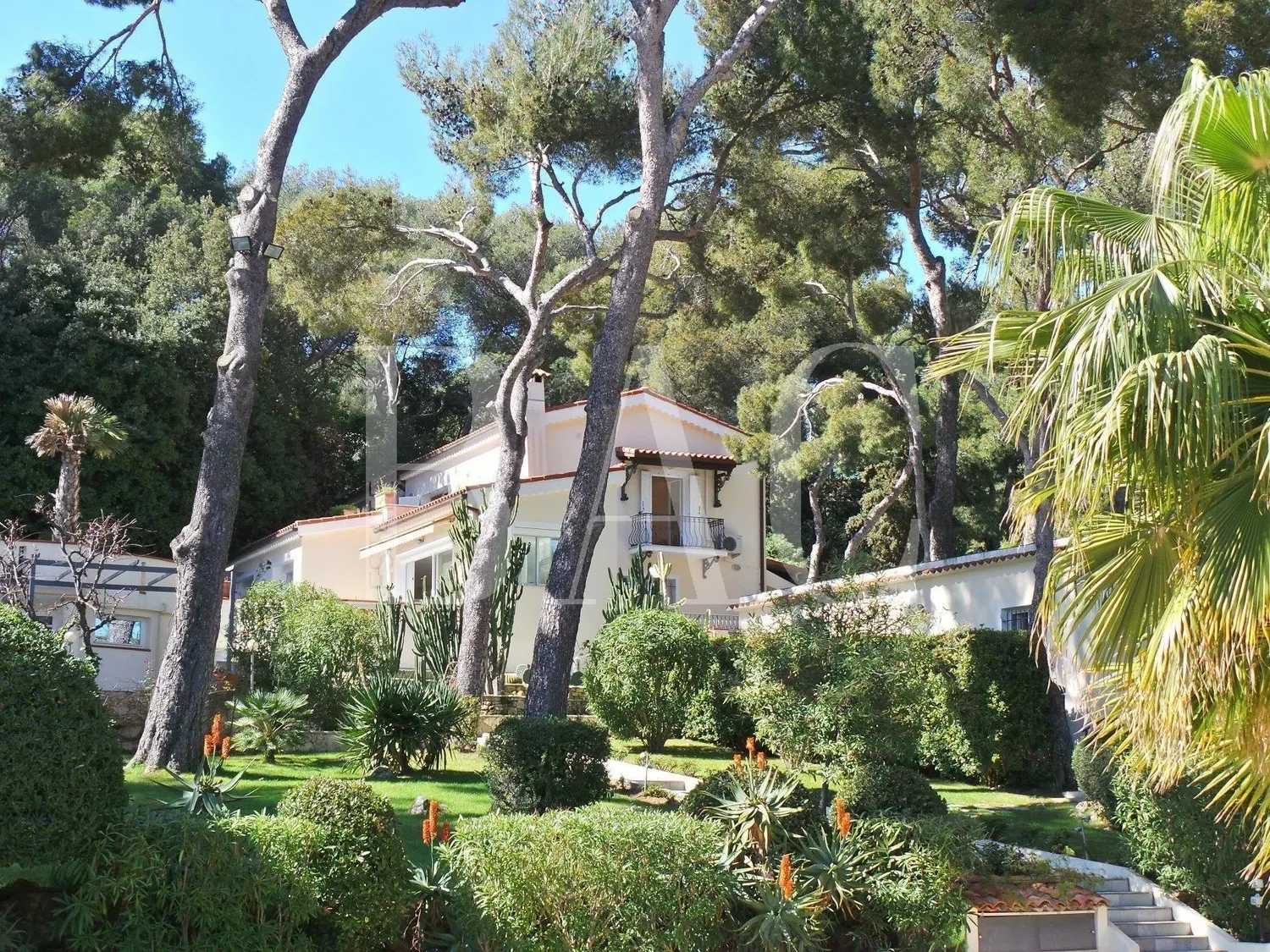 Rumah di Saint-Jean-Cap-Ferrat, Provence-Alpes-Cote d'Azur 10004502
