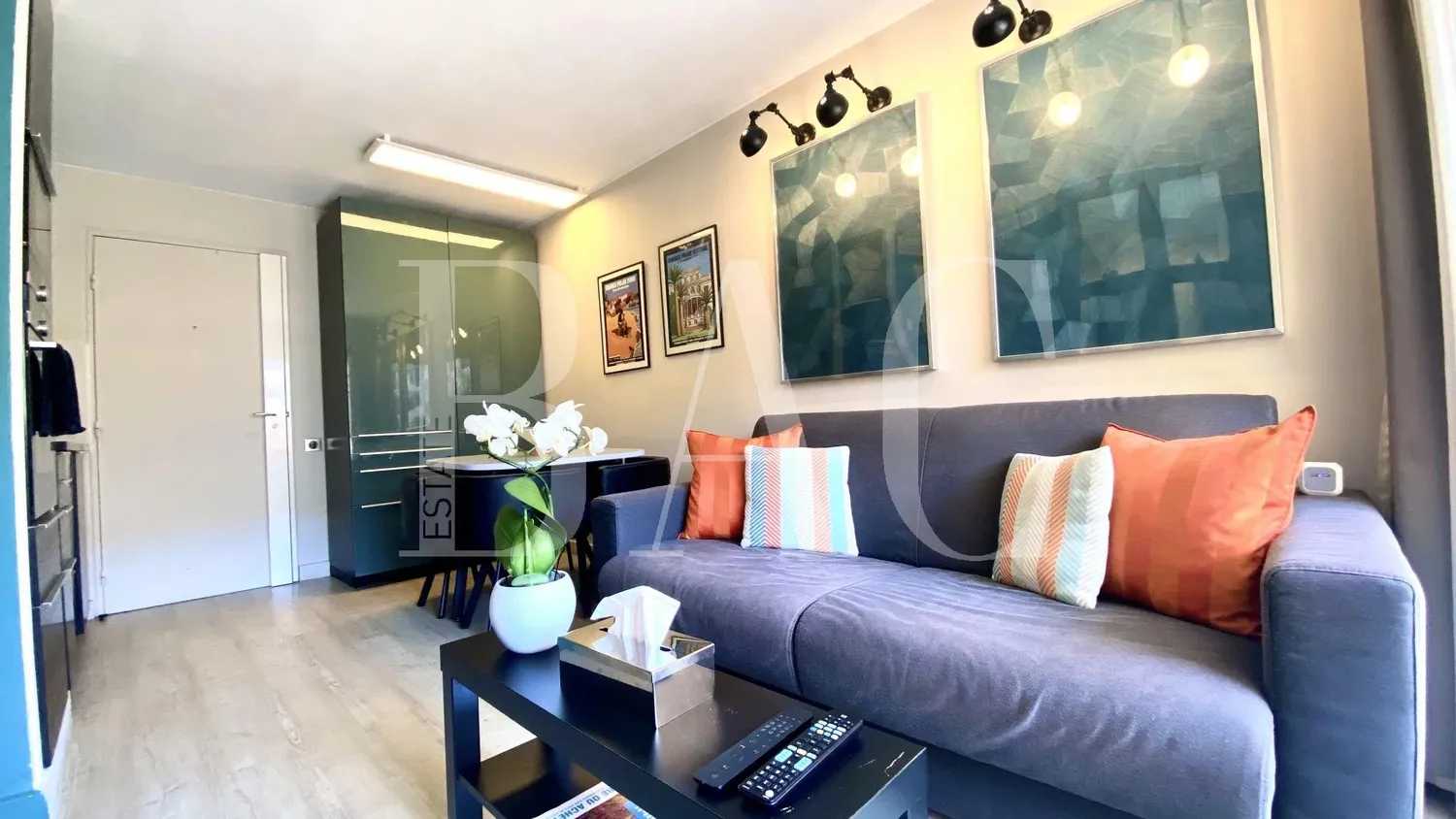 Condominium in Le Suquet, Provence-Alpes-Côte d'Azur 10004517