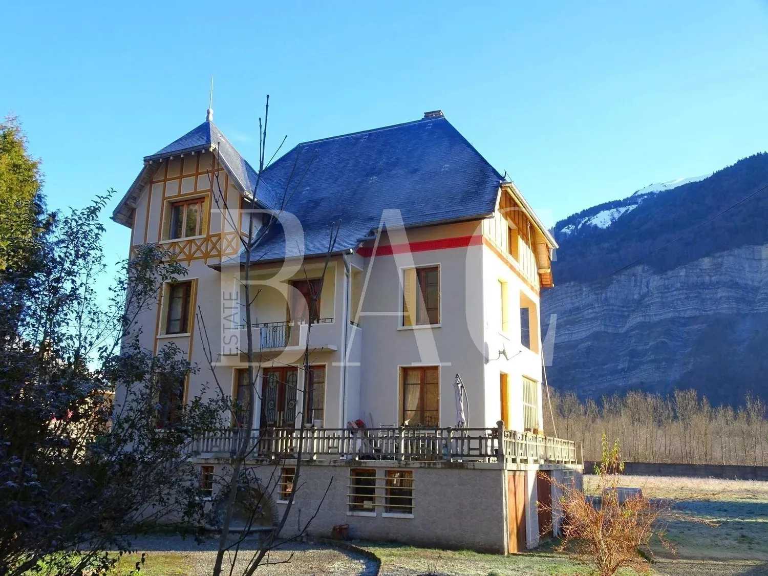 casa en Le Bourg-d'Oisans, Auvergne-Rhone-Alpes 10004532