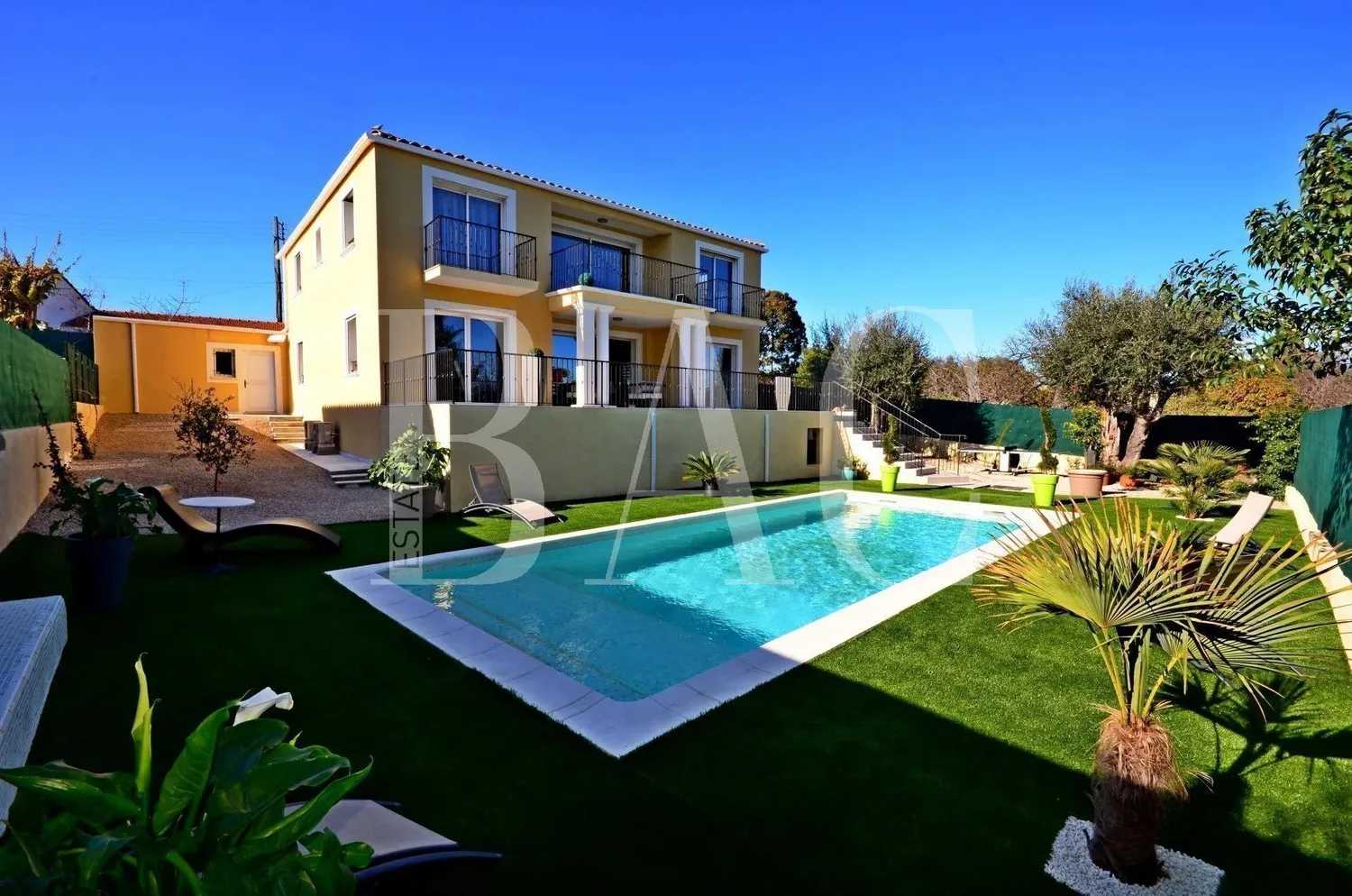 Hus i Les Beaumettes, Provence-Alpes-Cote d'Azur 10004633