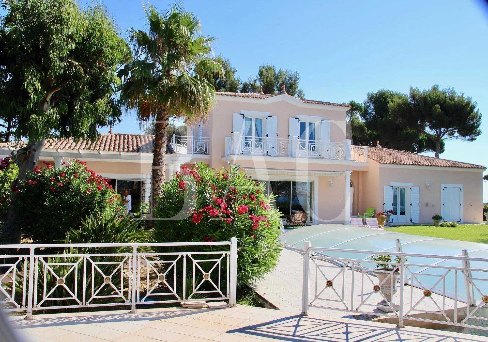 Rumah di Saint-Aygulf, Provence-Alpes-Cote d'Azur 10004634