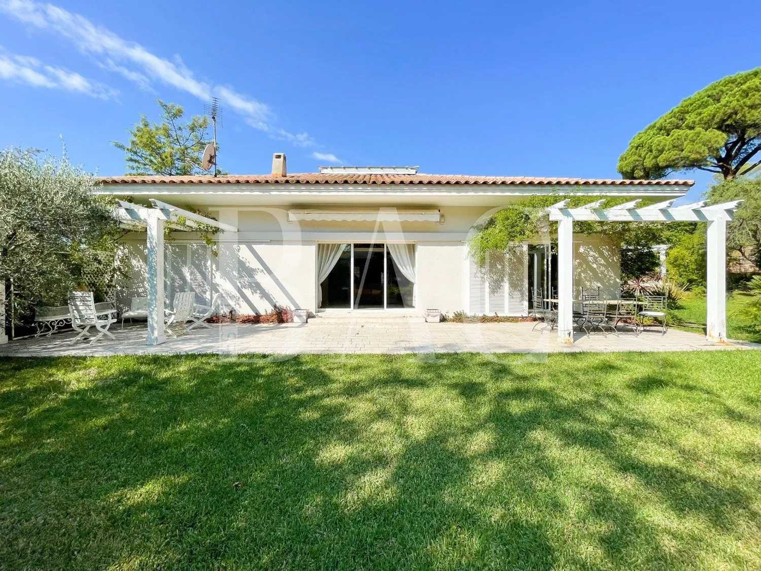 Hus i Valescure, Provence-Alpes-Cote d'Azur 10004635