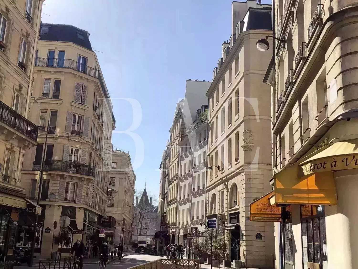 Condominium in Paris, Ile-de-France 10004651
