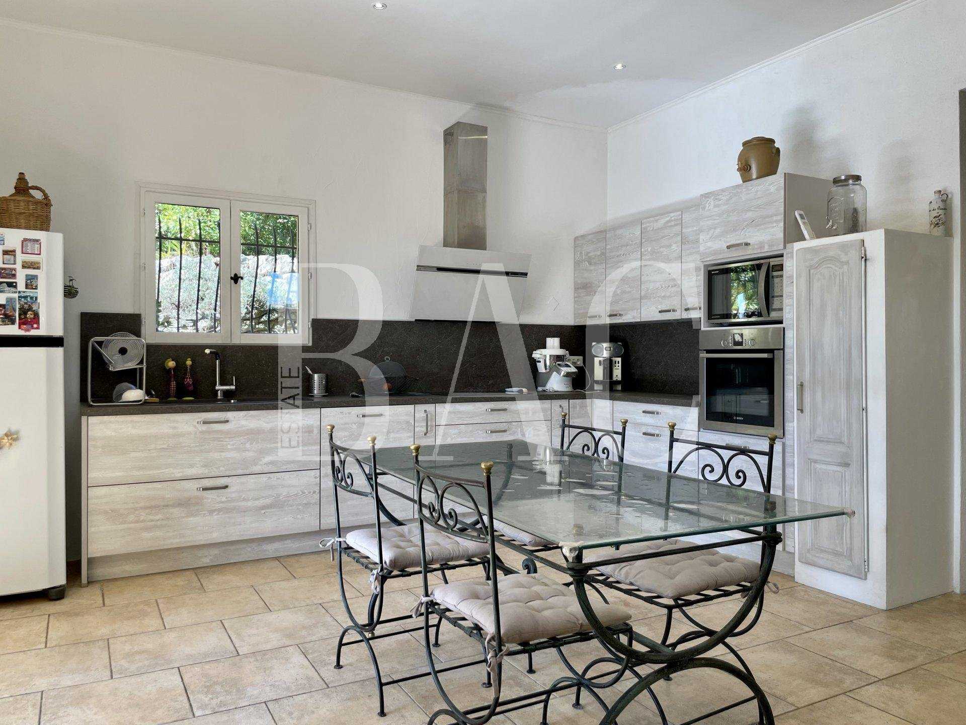 House in Vence, Provence-Alpes-Cote d'Azur 10004658