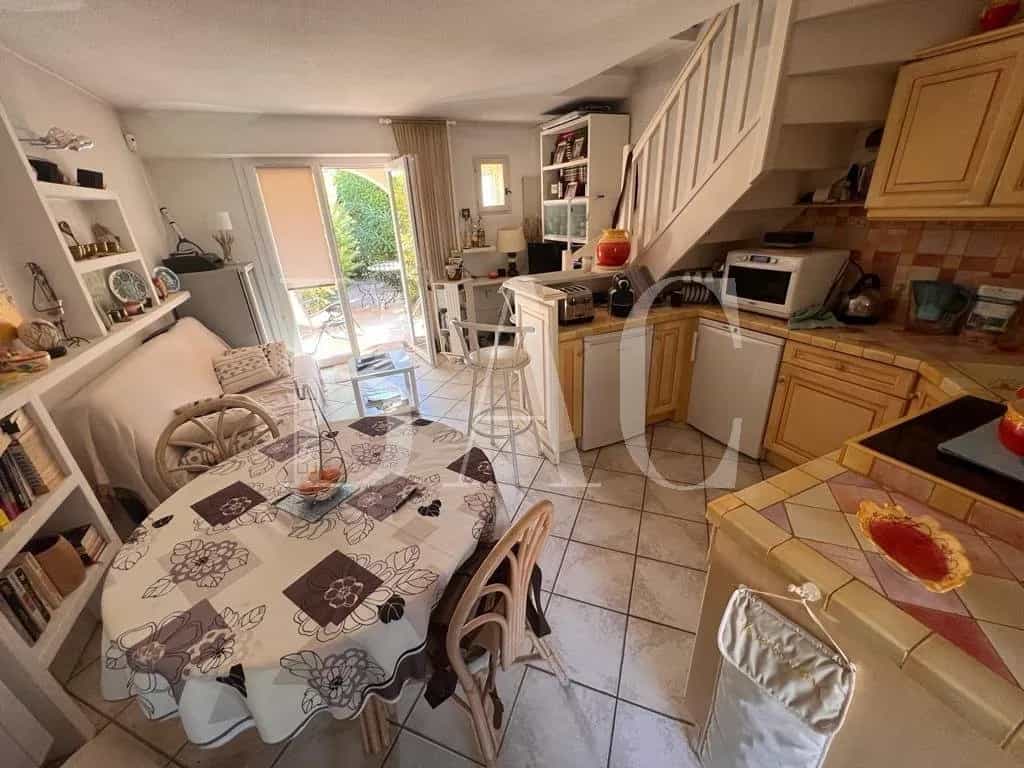 公寓 在 Gassin, Provence-Alpes-Cote d'Azur 10004816