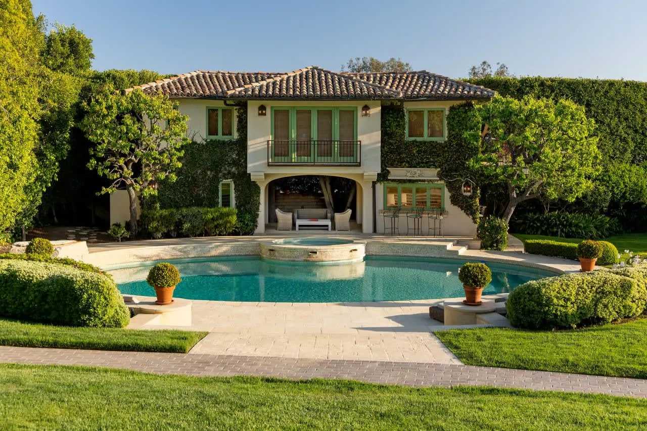 House in Riviera, 1550 Amalfi Drive 10004838