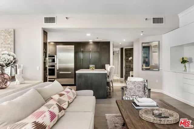 Condominium in Beverly Hills, 10550 Wilshire Boulevard 10004961