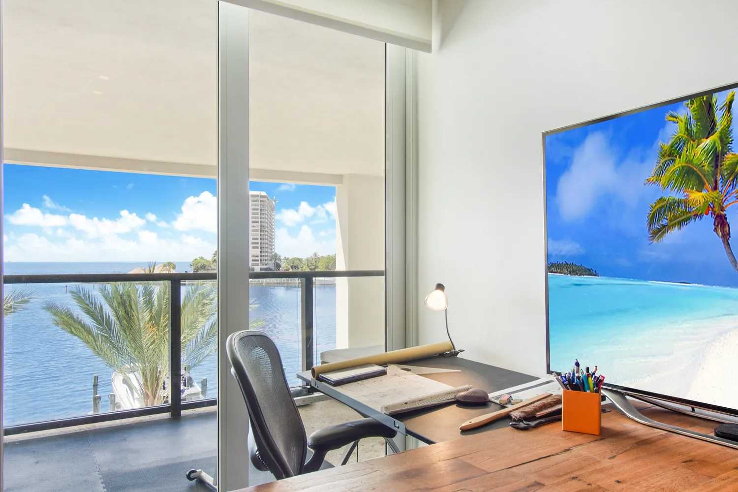 Condominium in Miami, 3535 Hiawatha Avenue 10004974