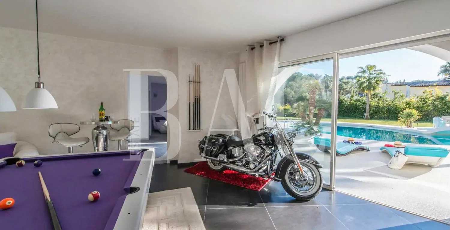 Residential in Mougins, Alpes-Maritimes 10006054