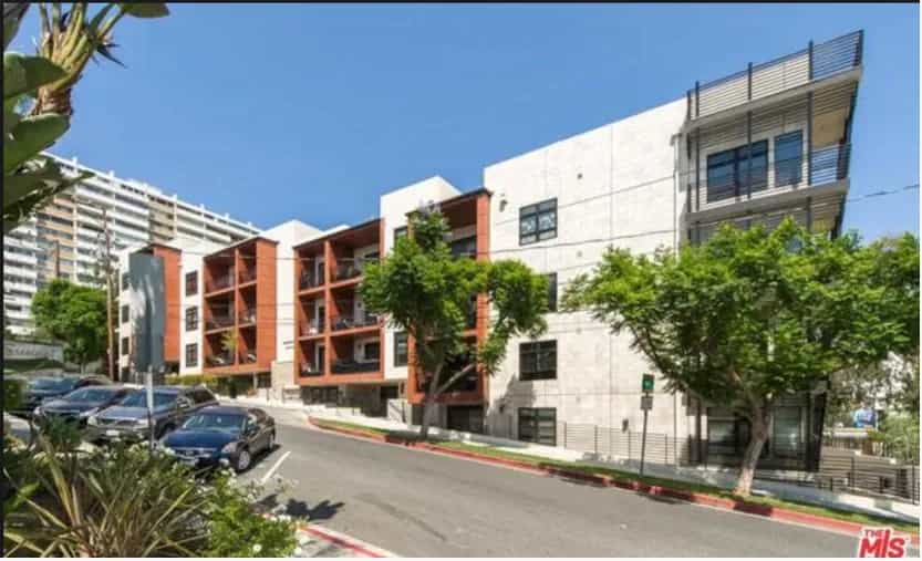 Condominium in West Hollywood, 8788 Shoreham Drive 10006348