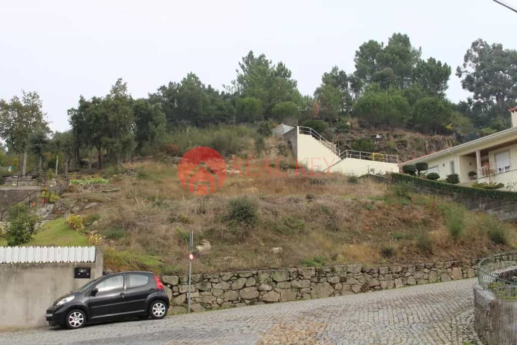 Terre dans São Miguel do Couto, Porto 10007817