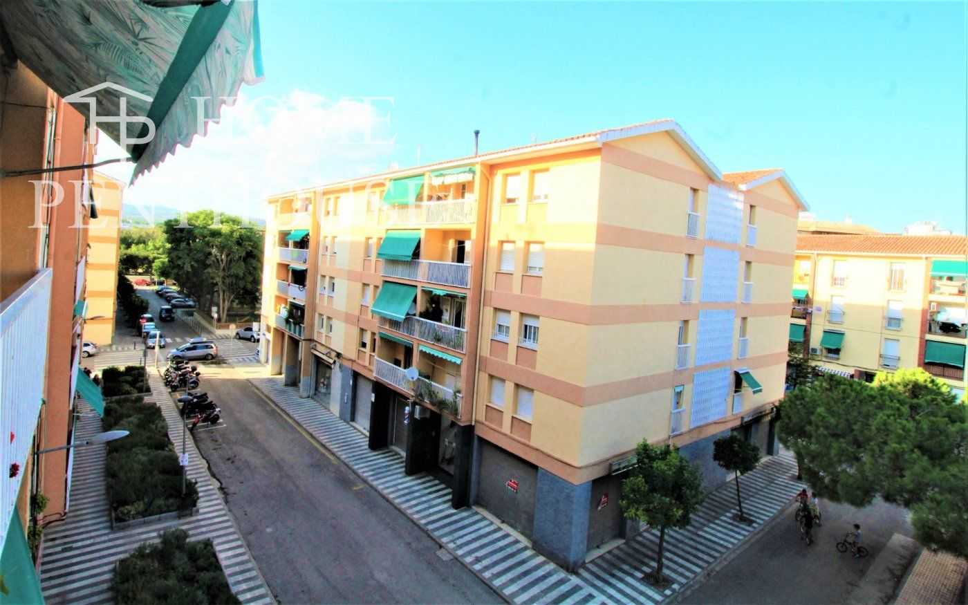 Condominium in Villanueva y Geltru, Catalonia 10008075