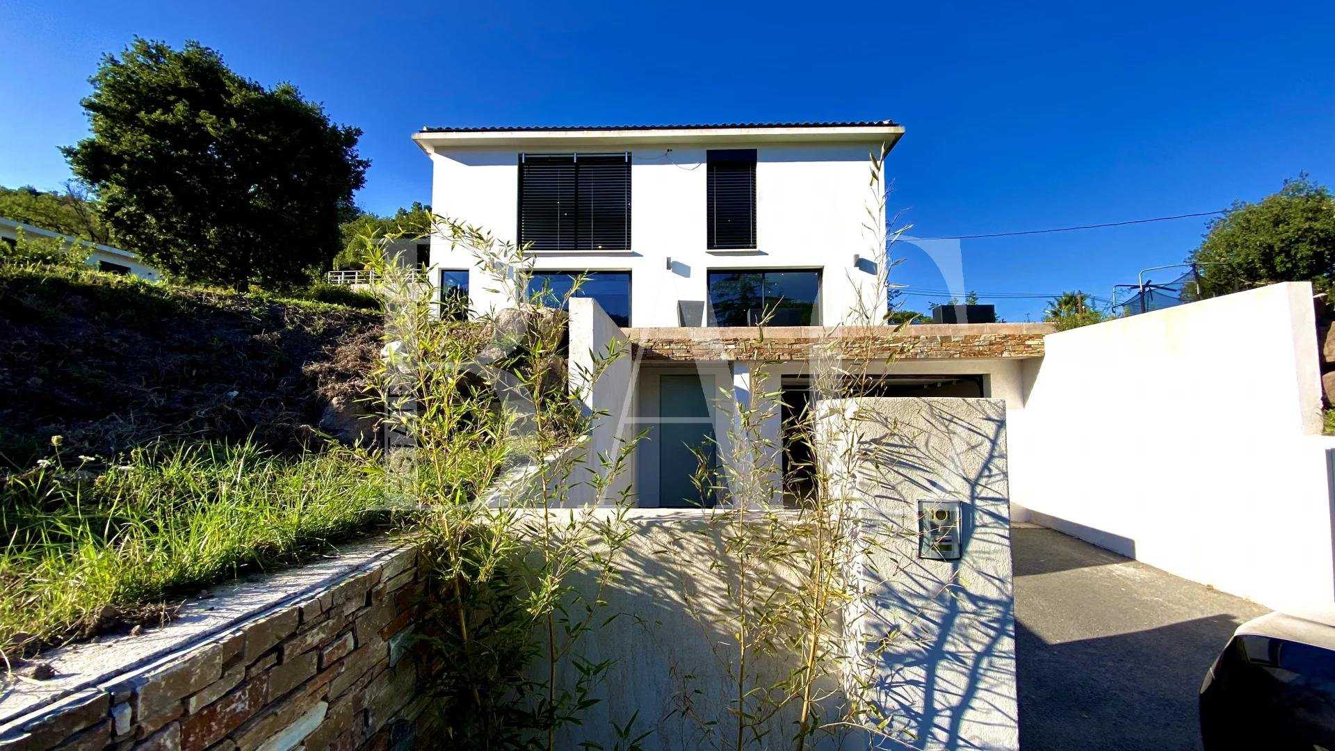 casa no Montauroux, Provença-Alpes-Costa Azul 10008194