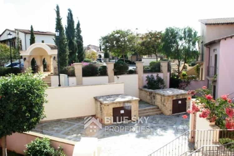Condominium in Aphrodite Hills, Paphos 10010685