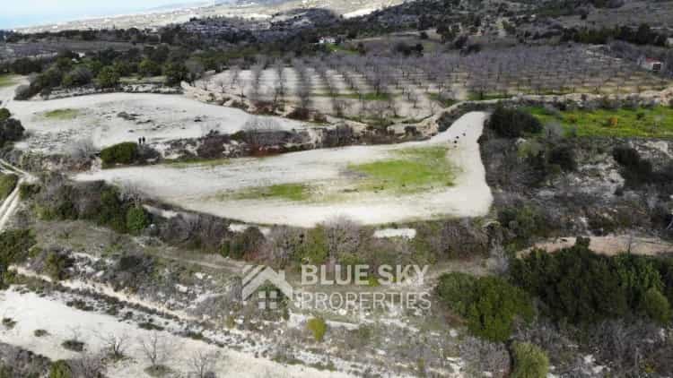 Tanah dalam Mesa Chorio, Pafos 10010847