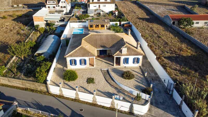 House in Carreira, Leiria District 10012510
