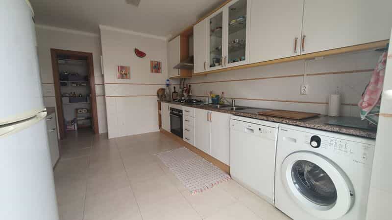 Condominium in Ferrel, Leiria 10012514