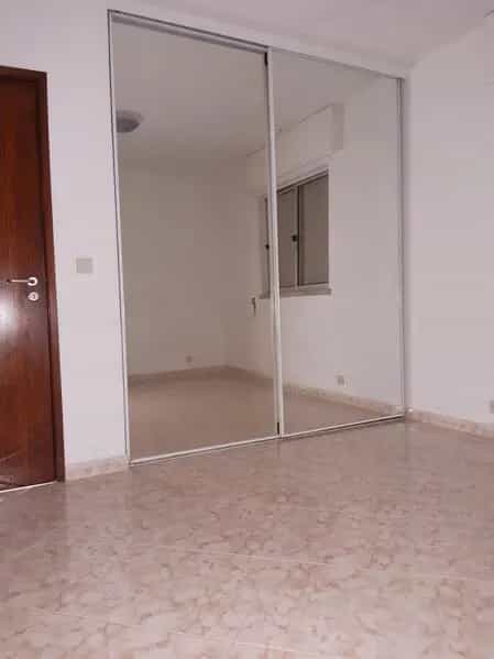 Condominium in Loures, Lisboa 10012535