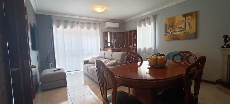 Квартира в Сан-Жуан-да-Мадейра, Авейру 10012585