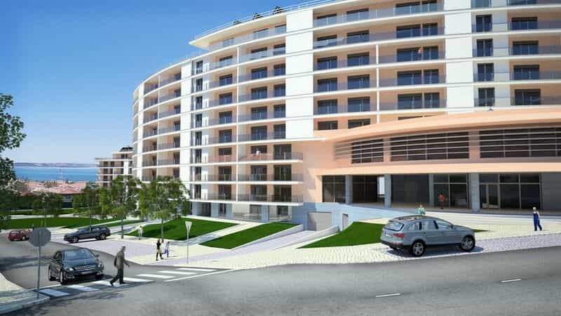 Condominium in Cacilhas, Lisboa 10012639