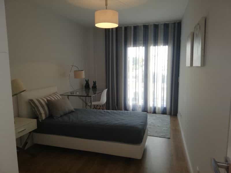 Condominium in Cacilha's, Lissabon 10012665