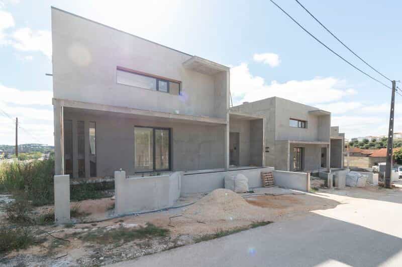 House in Catraiadas, Leiria 10012753