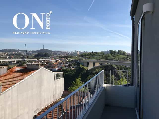 Кондоминиум в Porto, Porto District 10013021