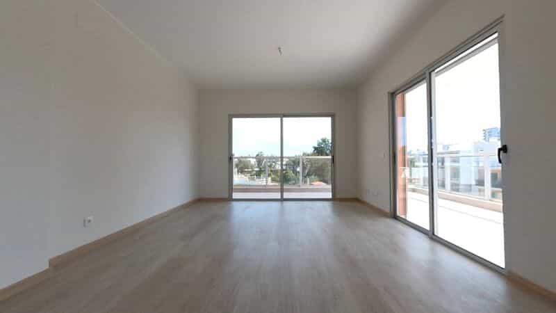 Condominium in Praia da Rocha, Faro District 10013085