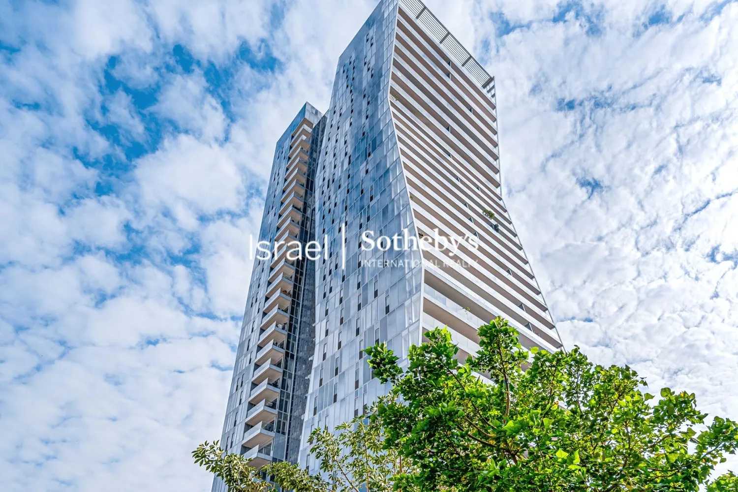 Condominium in Tel Aviv-Yafo, 17 Arlozorov Street 10013264