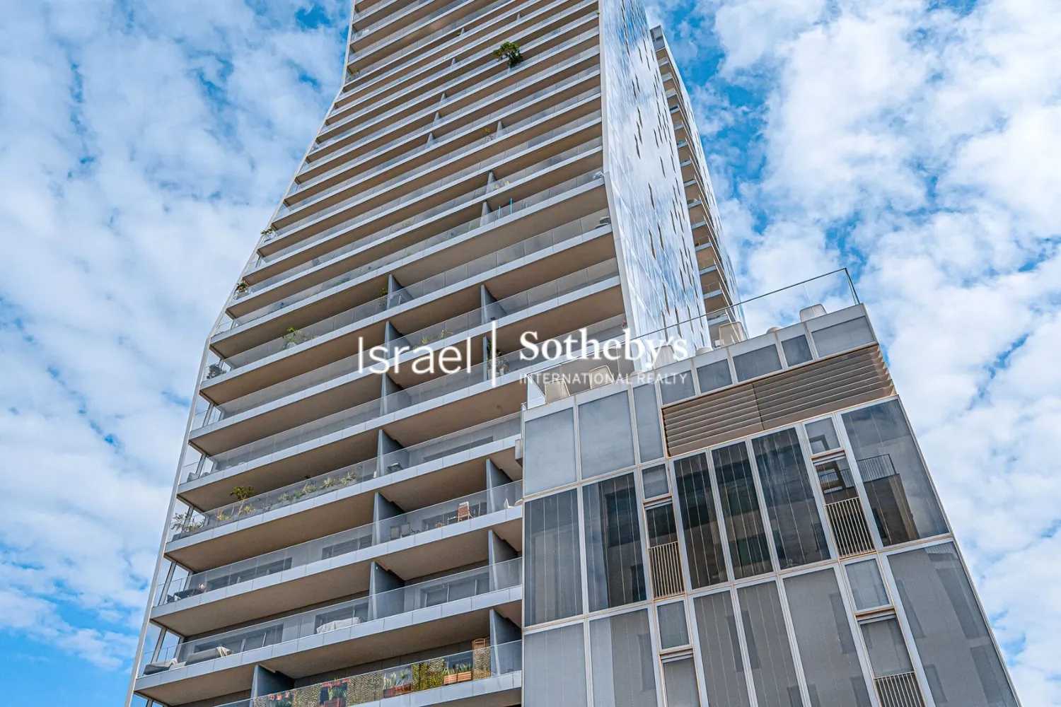 Condominium in Tel Aviv-Yafo, 17 Arlozorov Street 10013264