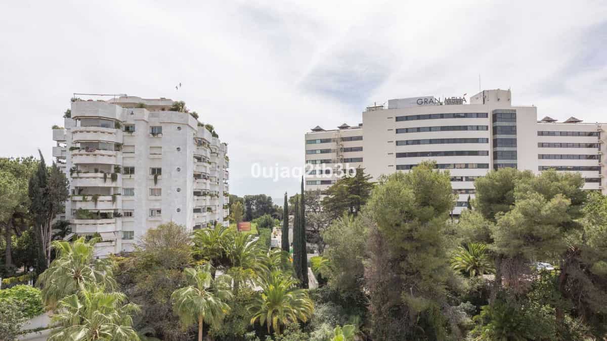 Condominium in Marbella, Andalusia 10013694