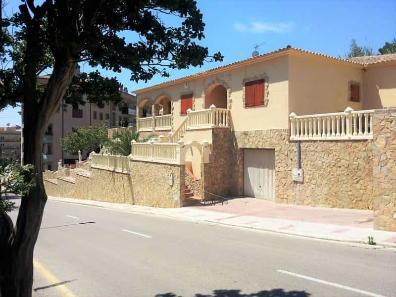 House in Lloret de Mar, Catalonia 10014170