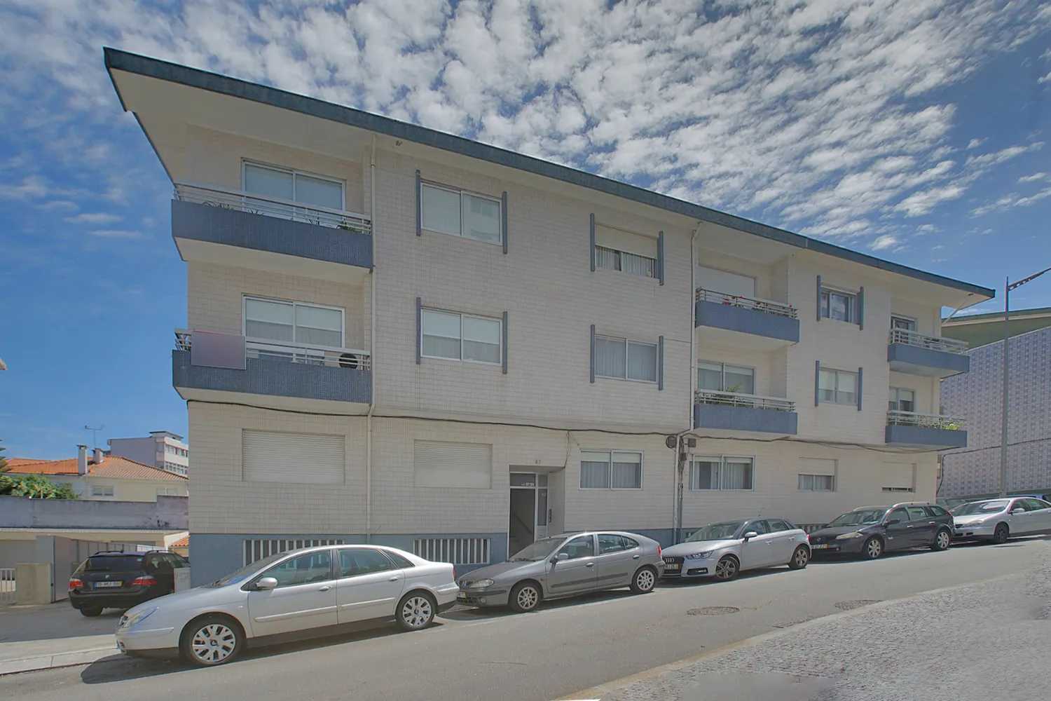 Condominium in Raza de Cima, 87 Rua Diogo Macedo 10014323